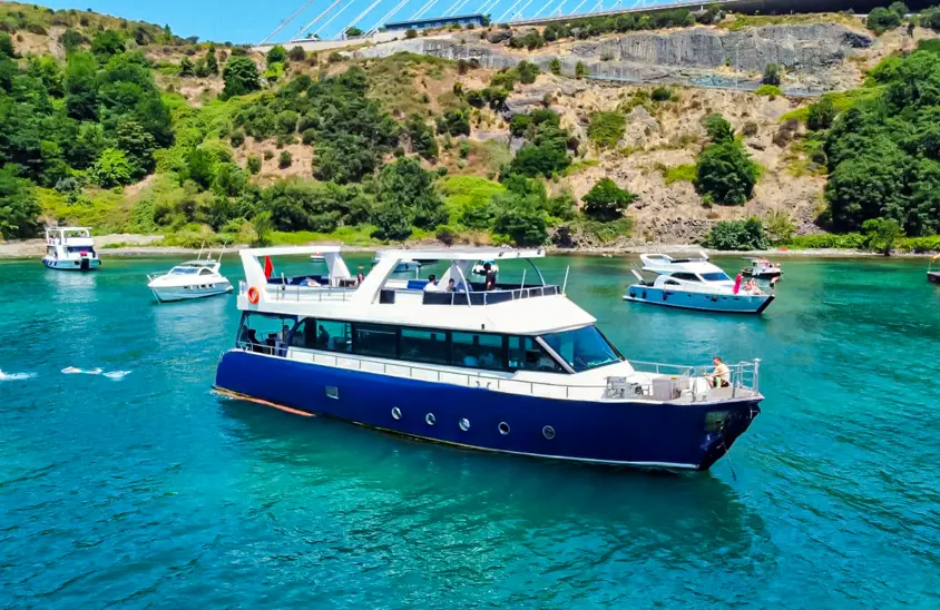 yacht tour Cruise Boat
